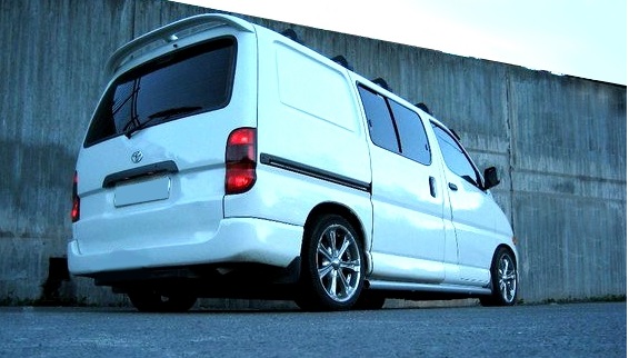 Toyota Hiace Rearspoiler